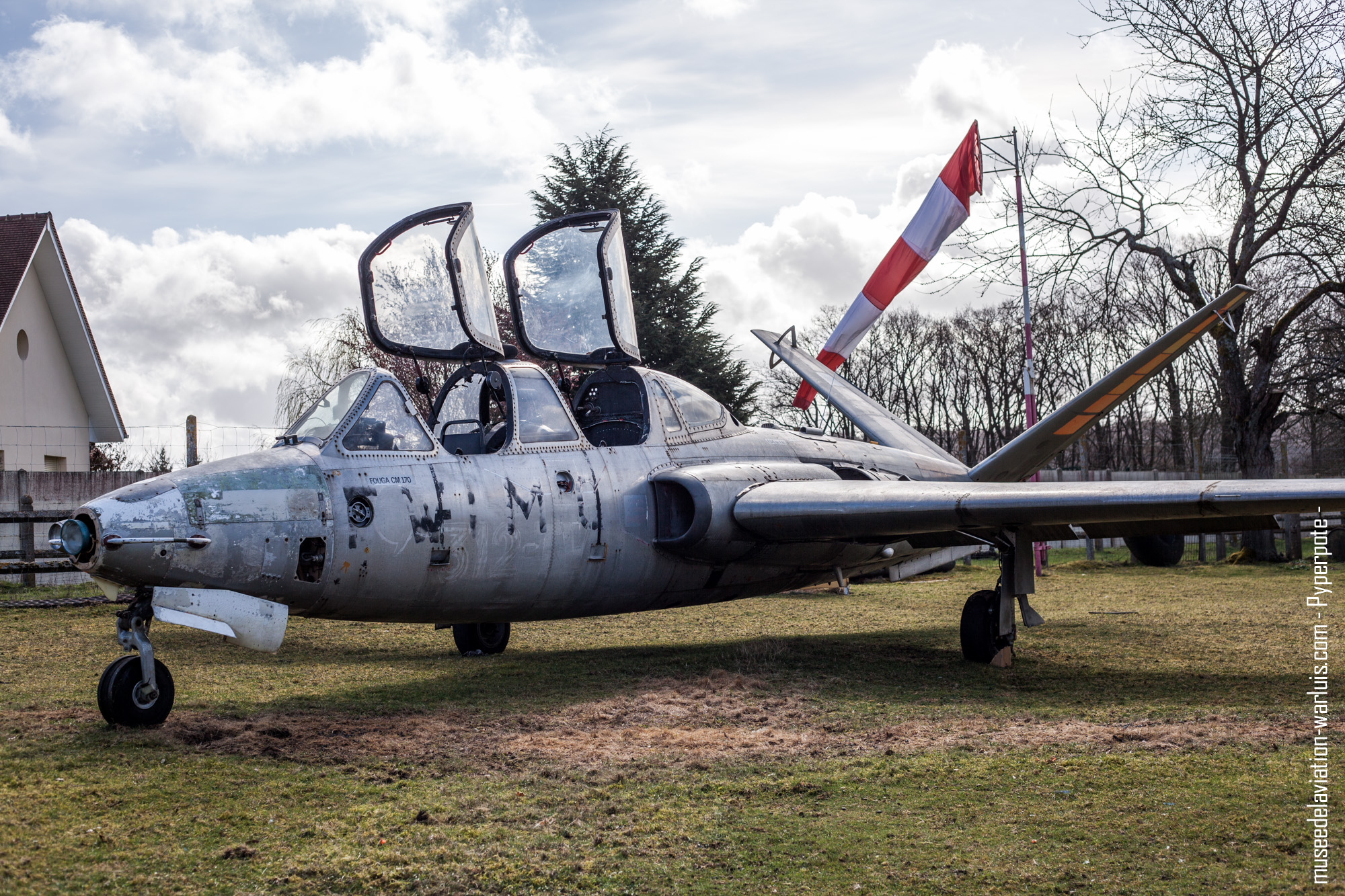 Fouga Magister n°438 au Musée de l'Aviation de Warluis