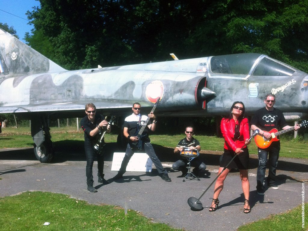 groupe de musique LARSEN au Musée de l'Aviation de Warluis